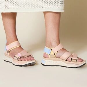 New In Box Reef Cross Shore Size 8 Rose Sand